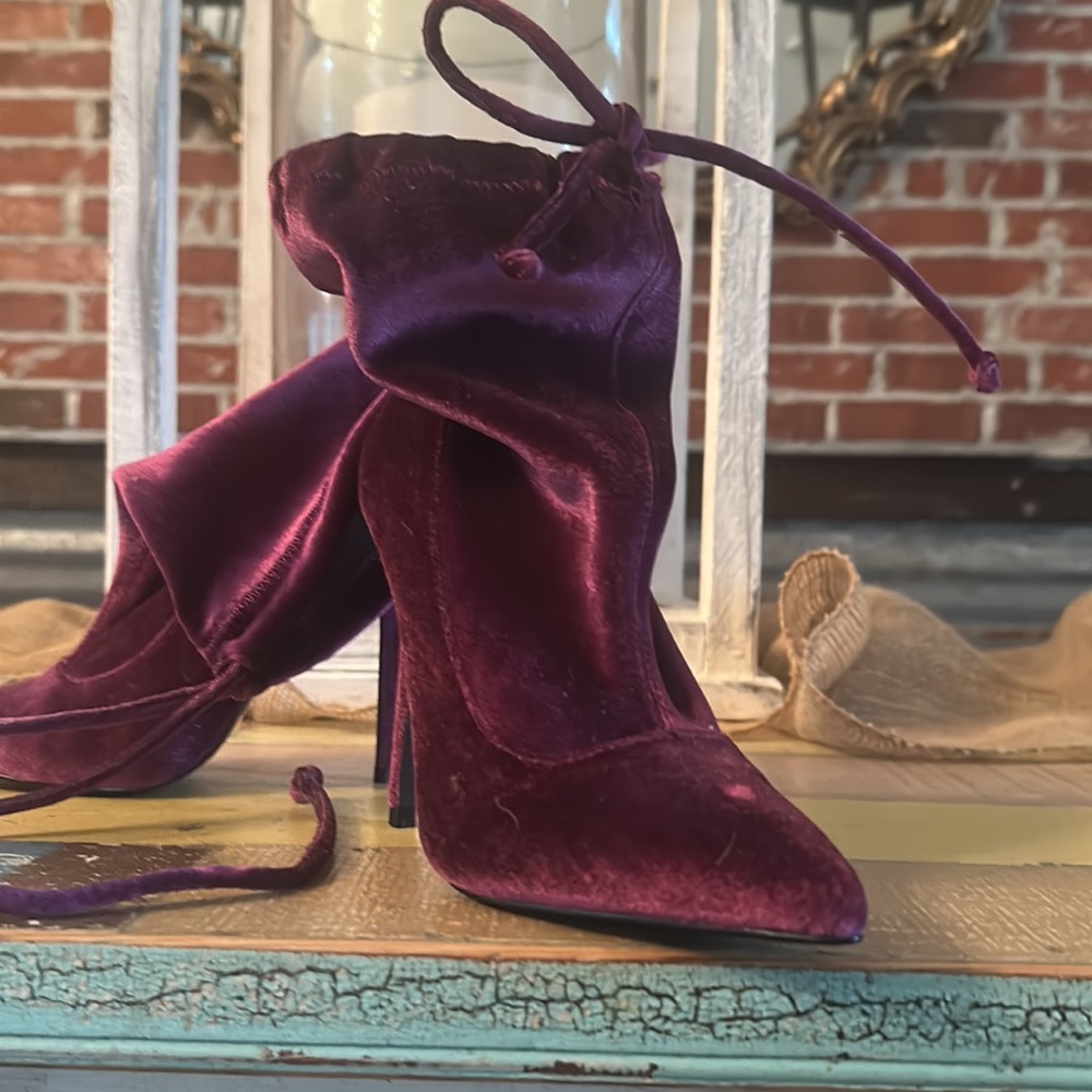 Privileged Shoes size 6